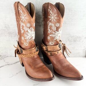 Nice! Shyanne Women's 9.5 W Embroidered Western Cowgirl Boots Straps BBW229